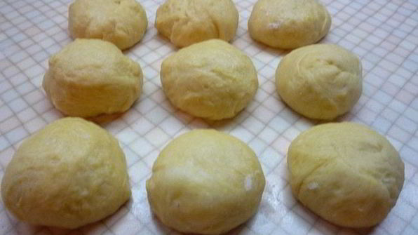 булочки с брусничным джемом данубио