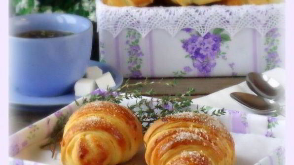 булочки слоеные с джемом и вареной сгущенкой