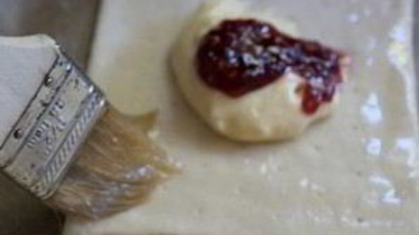 датские булочки с марципаном и джемом