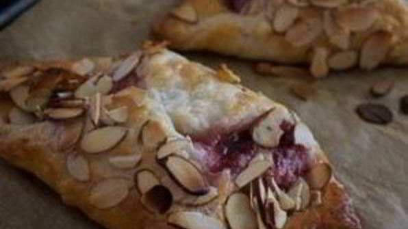 датские булочки с марципаном и джемом