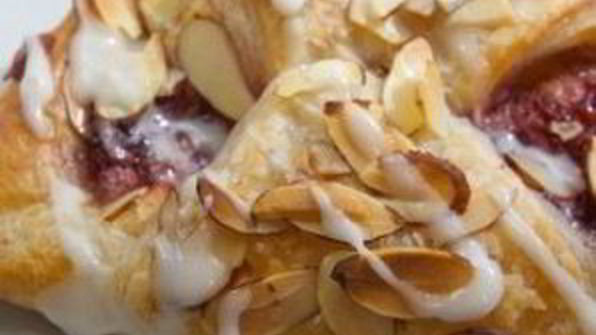 датские булочки с марципаном и джемом