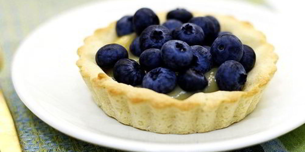 Рецепт лимонных корзиночек с черникой и джемом