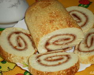 Рулет с яблочным джемом