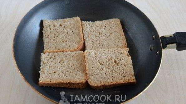 тосты с арахисовым маслом и джемом