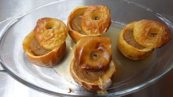 запеченные яблоки с джемом из пряной груши