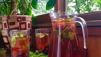 Клубничный компот с мятой