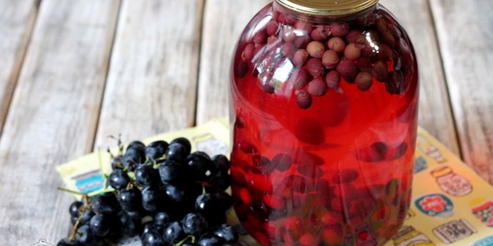 Рецепт компота из кизила и винограда на зиму