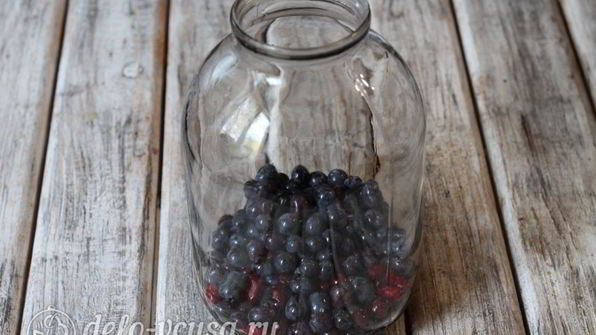 компот из кизила и винограда на зиму