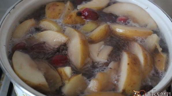 компот из кизила, яблок и мяты