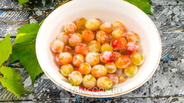 компот из винограда с косточками на зиму