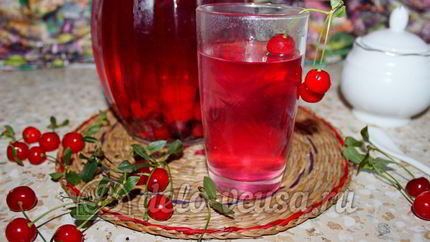 Компот из вишни и черной смородины