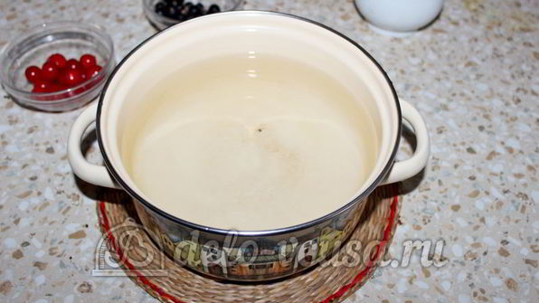 компот из вишни и черной смородины