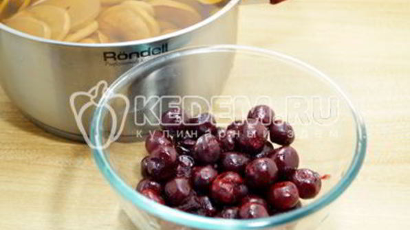 компот из вишни и яблок