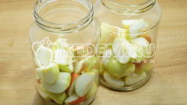 компот из яблок и черной смородины