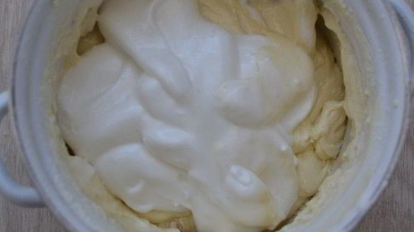 ванильный торт с ягодным компоте