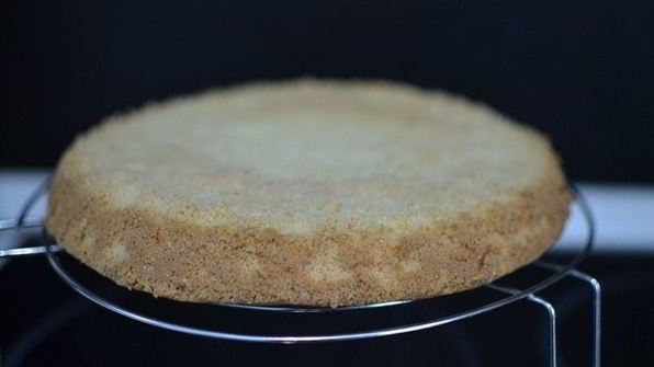 ванильный торт с ягодным компоте