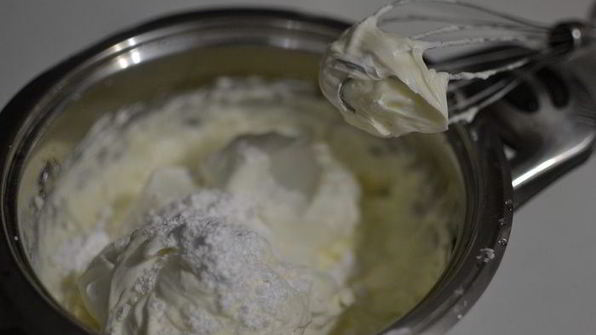 ванильный торт с ягодным компоте