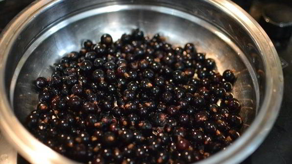 ванильный торт с ягодным компоте