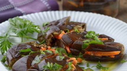 Баклажаны маринованные с морковью и чесноком