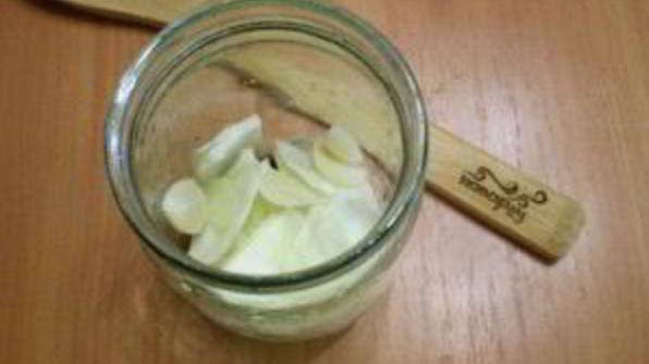 маринованная капуста со свеклой и чесноком