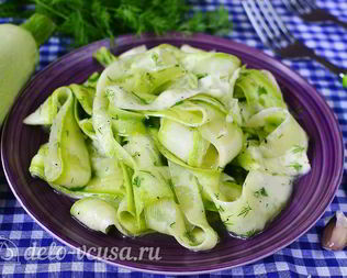 Маринованные кабачки с зеленью