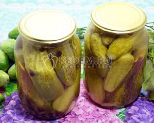 Маринованные огурцы в литровых банках