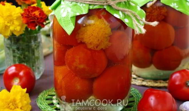 Помидоры, маринованные с бархатцами