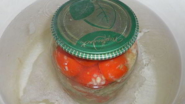 помидоры маринованные с хреном на зиму