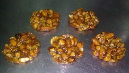 Орехи в карамели