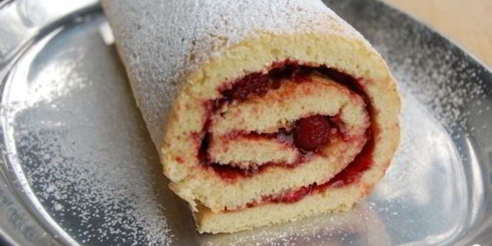 Рецепт бисквитного рулета с повидлом