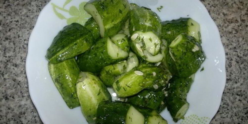 Рецепт быстрых малосольных огурцов в пакете с чеснокома