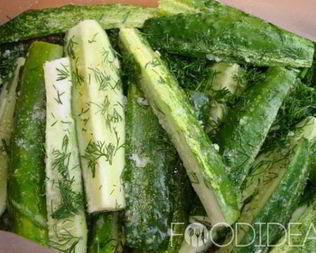 Малосольные огурцы в пакете