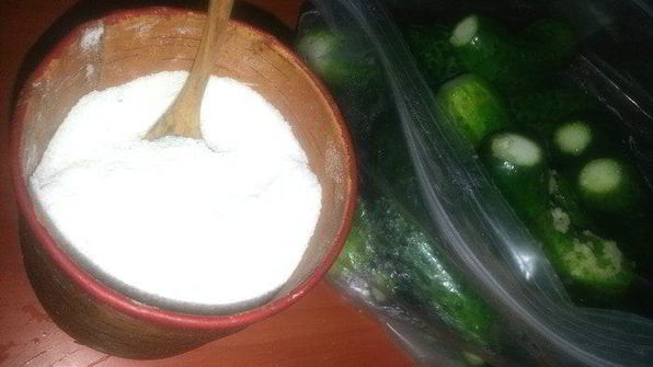 малосольные огурцы всухую