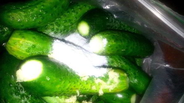 малосольные огурцы всухую