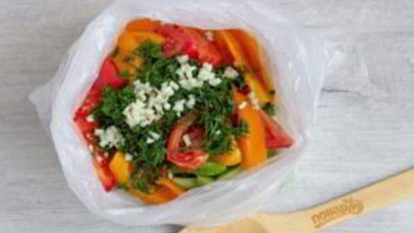 малосольные овощи в пакете