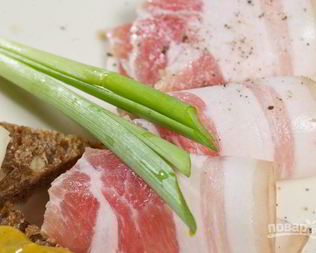 Сало соленое с чесноком