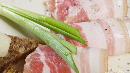 Сало соленое с чесноком