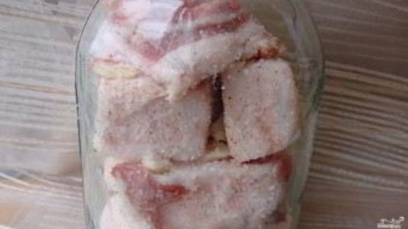 сало соленое с чесноком