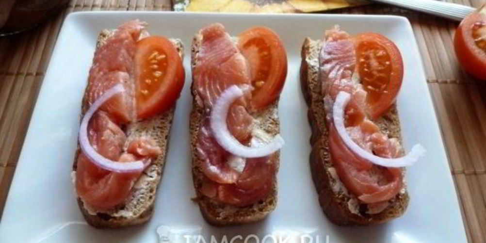 Рецепт соленой горбуши с луком в масле