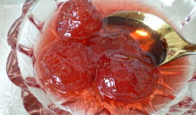 Клубничное варенье янтарное