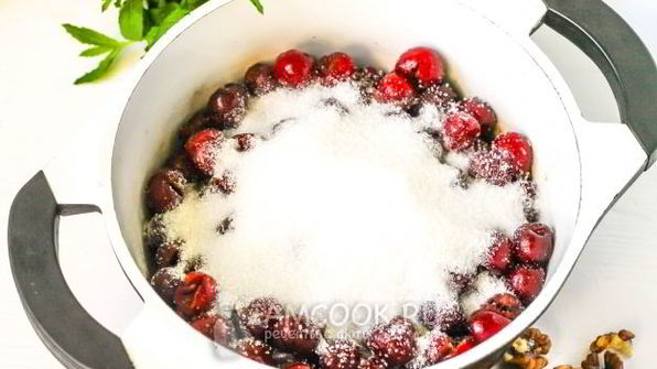 варенье из черешни с грецким орехом