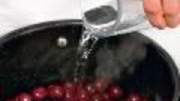 вишневое варенье с косточками