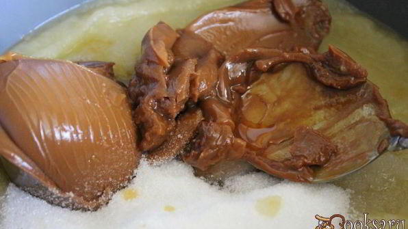 яблочное пюре с вареной сгущенкой на зиму