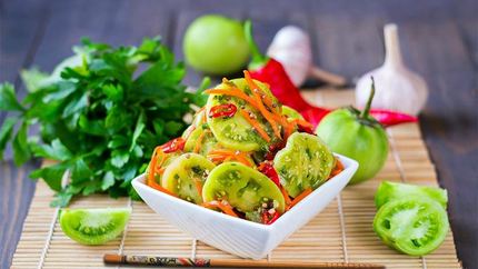 Зеленые помидоры по-корейски на зиму