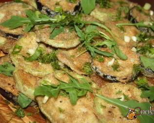 Ассорти из кабачков и баклажанов в цельнозерновой муке с чесноком и рукколой