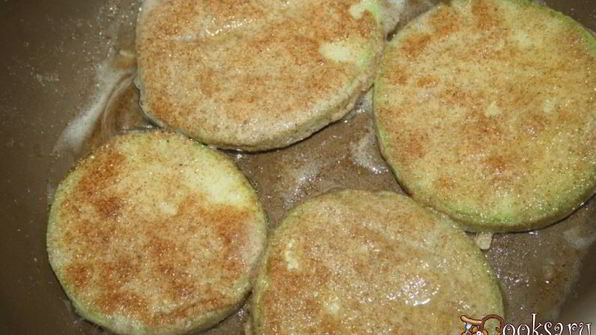 ассорти из кабачков и баклажанов в цельнозерновой муке с чесноком и рукколой