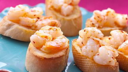 Брускетта с креветками