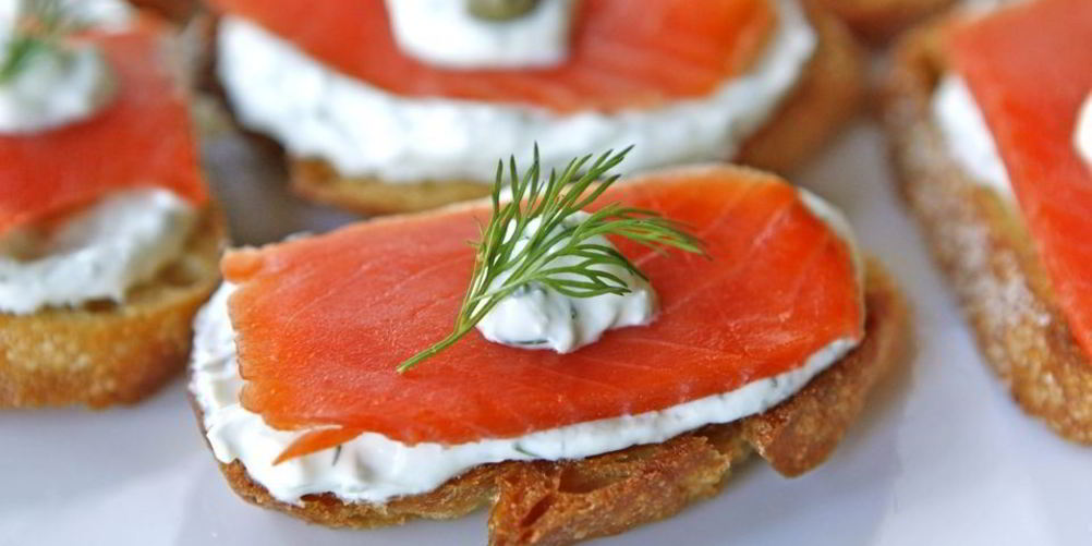Рецепт брускетты с лососем