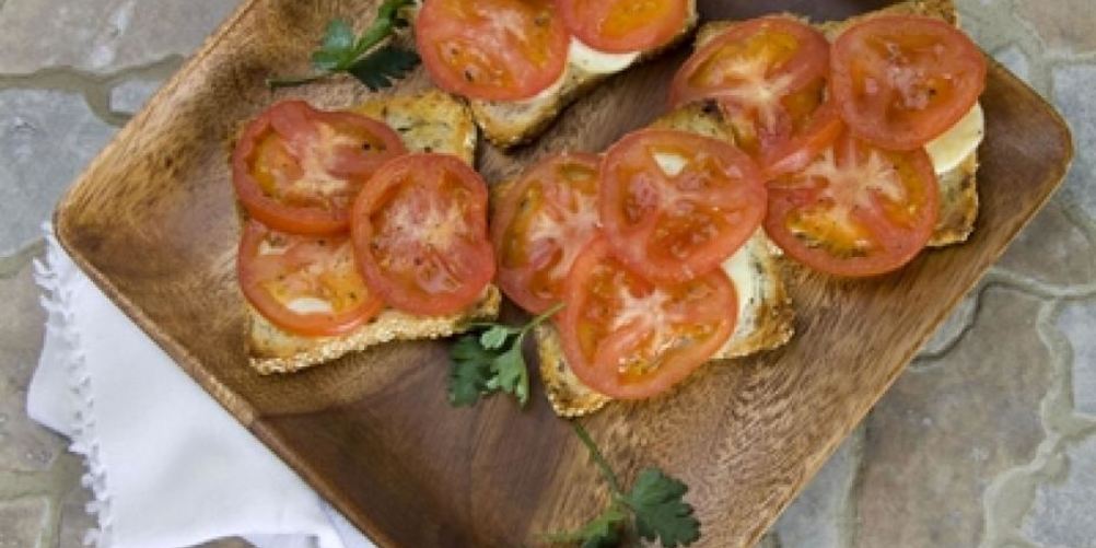 Рецепт брускетты с моцареллой