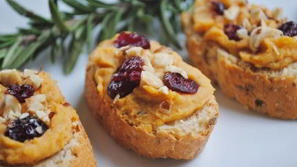 Брускетта с орешками